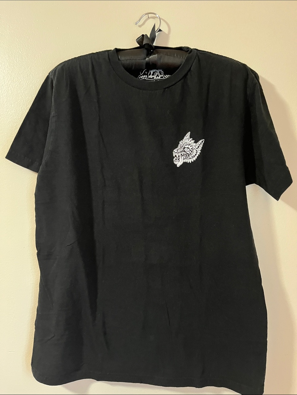 Black Short-Sleeve Crewneck Tee with Wolf Head Graphic